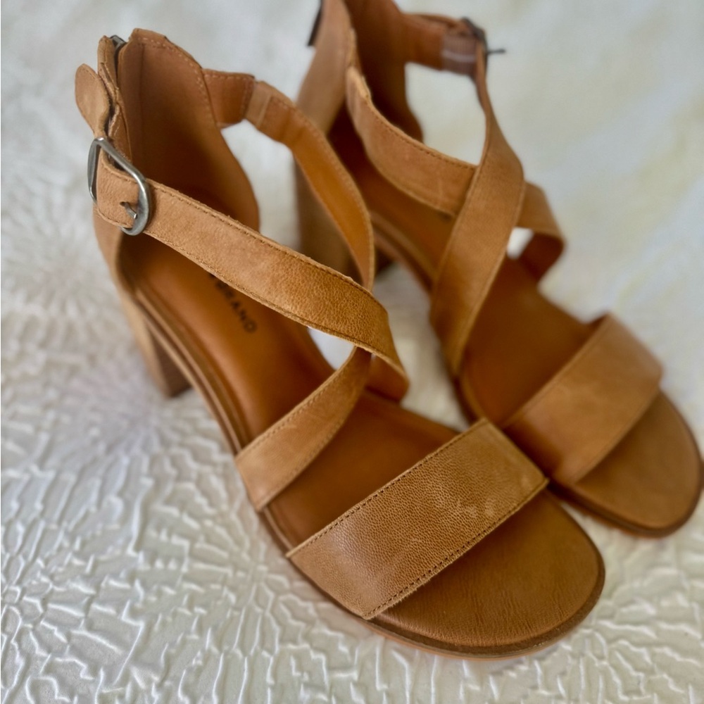 LUCKY BRAND-Tan Block Heeled Sandals